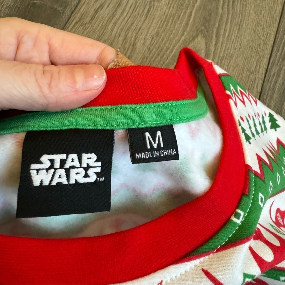 Star Wars Christmas Pattern Long Sleeve Size Medium - Picture 3 of 6